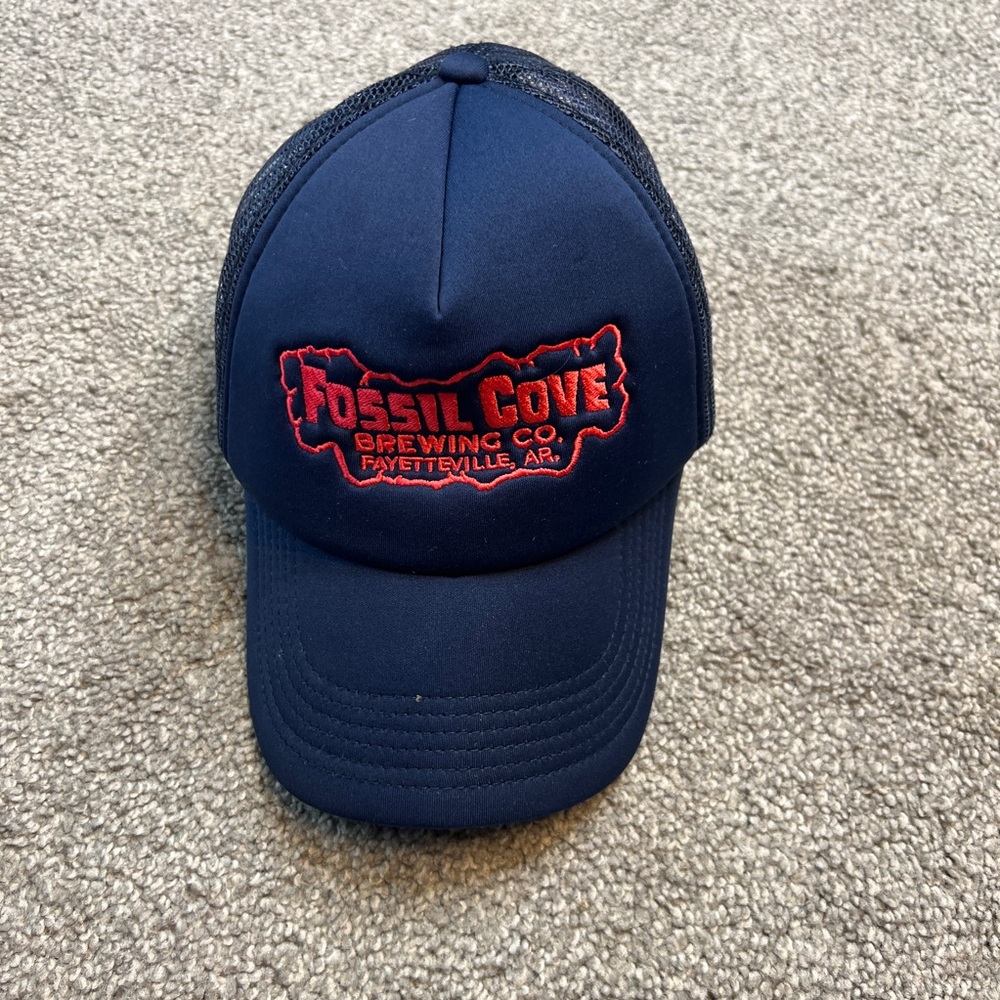 vintage‎ Fossil Cove Brewing Co. mens trucker Hat navy red casual cap 90s AR